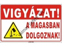 A magasban dolgoznak